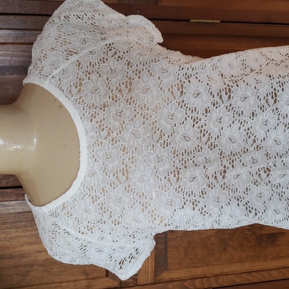 Free Kisses NWOT Lace Short Sleeve Top Sz L